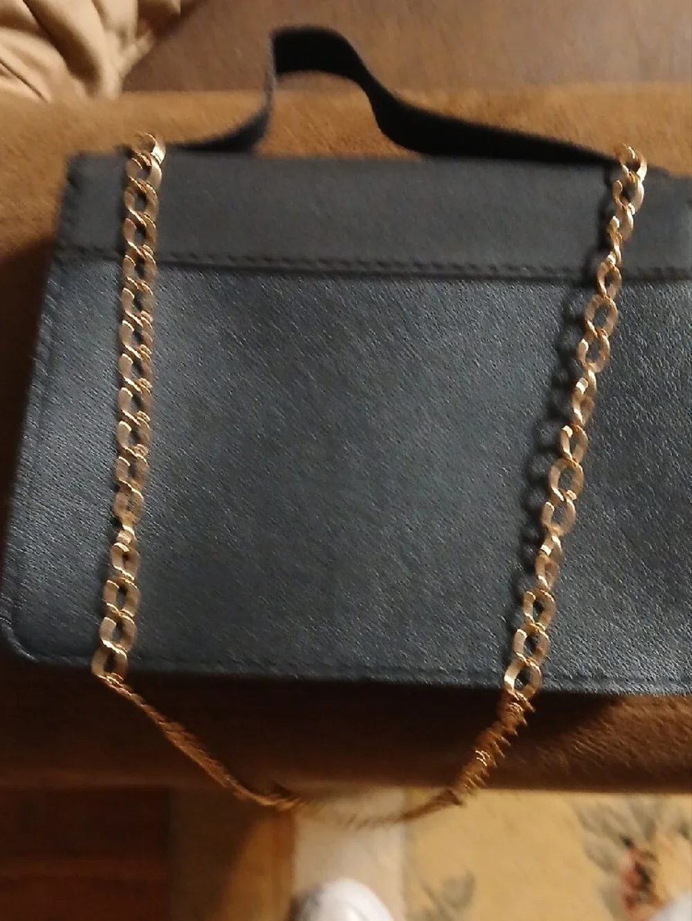 Stylish Two-Tone Chain Crossbody Bag - Black & White